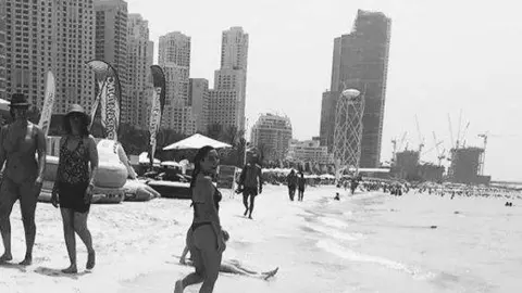 Jana Maradona en la playa de Jumeirah Beach Residence de Dubai.
