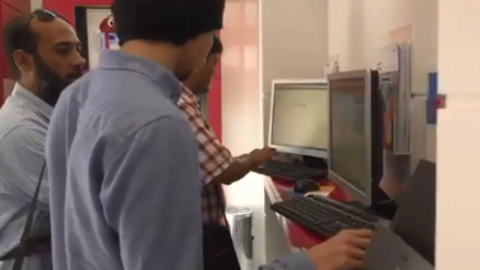 Los usuarios de la RTA cuentan diferentes autoservicios en el nuevo centro 24/7. (RTA)