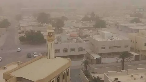 Vientos de Shammal producen una tormenta de arena en EAU. (EL CORREO)