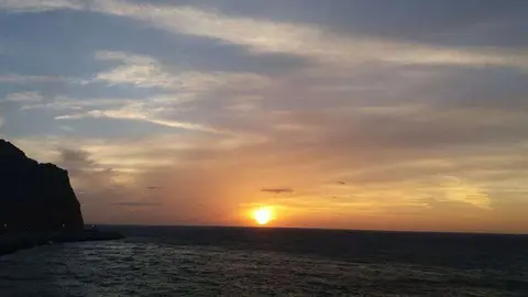 Atardecer en una playa en Emiratos Árabes. (EL CORREO)
