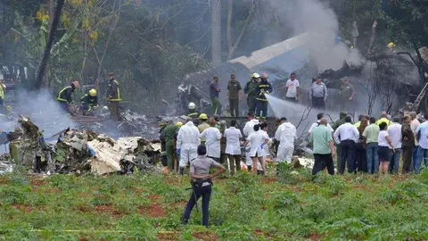  Imagen tomada en la zona donde se ha estrellado un avión de Cubana de Aviación después de despegar del aeropuerto José Martí de La Habana. AFP/Adalberto Roque