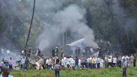 Restos del avión siniestrado en La Habana.