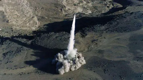 Un misil lanzado por los rebeldes hutíes en Yemen.