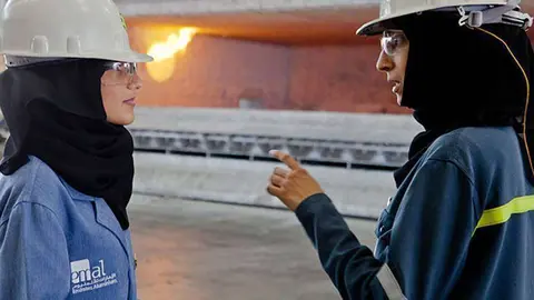 Trabajadoras nacionales de EAU.