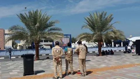 Trabajadores en Emiratos Árabes. (EL CORREO)