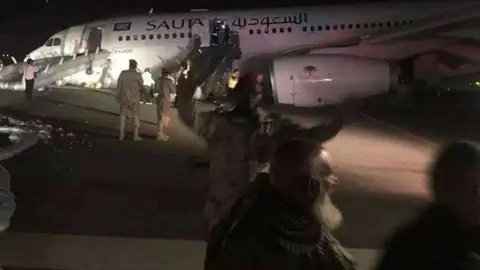 Una imagen del avión de saudia en la pista del aeropuerto de Jeddah.