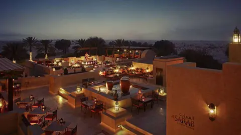 El hotel Bab Al Shams se encuentra en el desierto de Dubai.