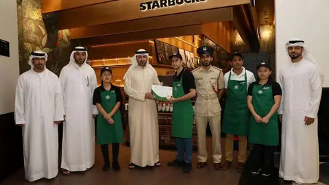 El empleado fue reconocido por su gesto.