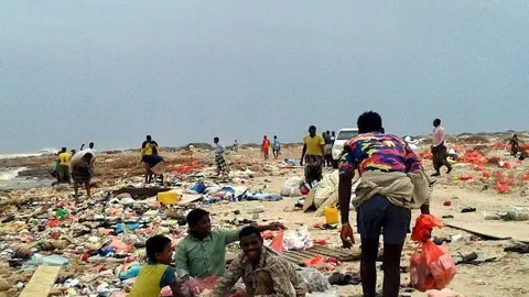 Estado de una playa de la isla de Socotra tras el paso del ciclón.