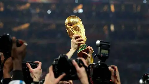 Levantamiento de la copa de la FIFA. (Fifa.com)