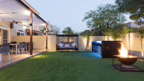 Jardín de una casa en Dubai reformado y diseñado por ReHubic Dubai. (Cedida)