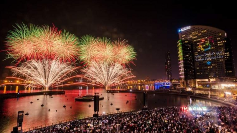Fuegos artificiales en Dubai Festival City.