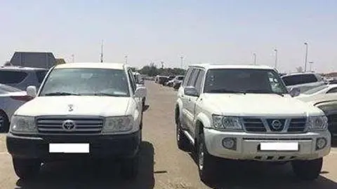 Los coches involucrados en las carreras y acrobacias ilegales en Al Ain.