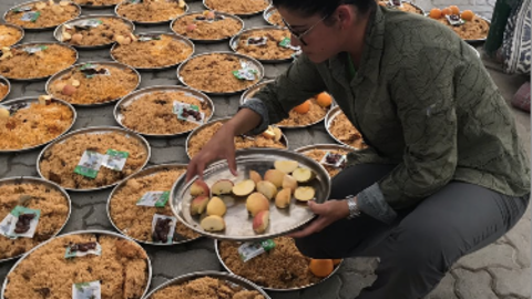 Platos de comida distribuidos por el Club Damas Latinas de Dubai. (Cedida)