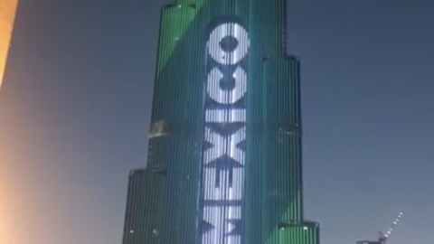 El Burj Khalifa, iluminado con la palabra México tras marcar gol frente a Alemania. 