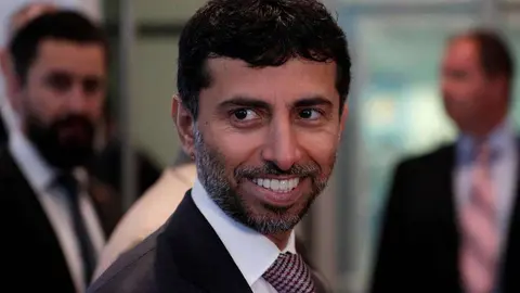 El ministro de Energía de EAU, Suhail Mohamed Al Mazrouei, llega a la reunión de la OPEP en Viena. (Reuters)