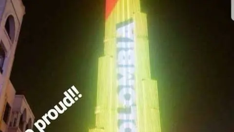 El Burj Khalifa con los colores de Colombia el pasado domingo. (Latinos en Emiratos Árabes Unidos)