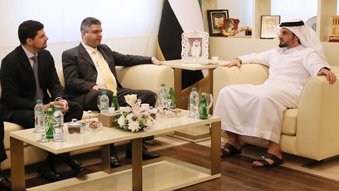 De izquierda a derecha, Eduardo Fonseca, Rolando López y Jamal Al Hosani. (WAM)