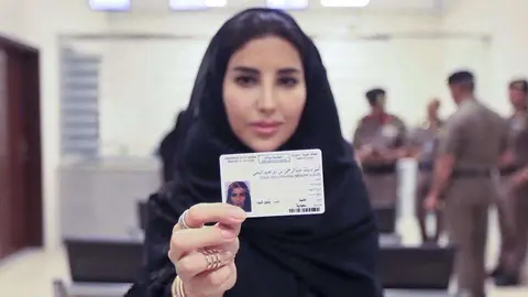 Una de las 10 primeras mujeres en obtener la licencia de conducir. 