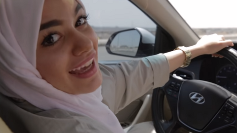 La cantante Leesa, en un fotograma de su videoclip. (Youtube)