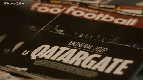Un fotograma del programa de La Sexta que muestra la portada de France Football dedicada al 'Qatargate'.