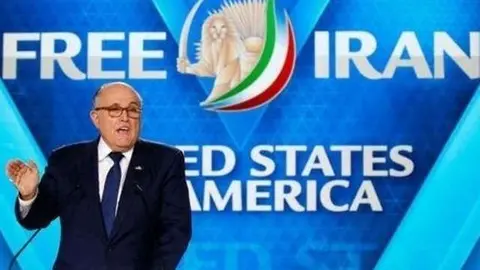Rudolph Giuliani pronuncia un discurso en la conferencia del Consejo Nacional de Resistencia de Irán