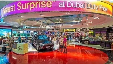 Los estafadores contactan con sus víctimas bien por correo electrónico o teléfono.