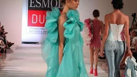 Un momento del desfile de moda de la colección de Lorena Alonso.