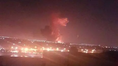 Una imagen de Twitter de la humareda que produjo la explosión.