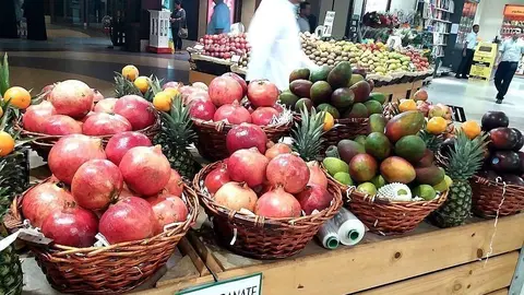 Espectaculares granadas del Perú en un expositor. (EL CORREO)