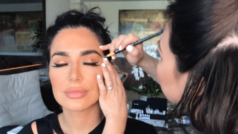 Huda Kattan en una sesión de belleza. 