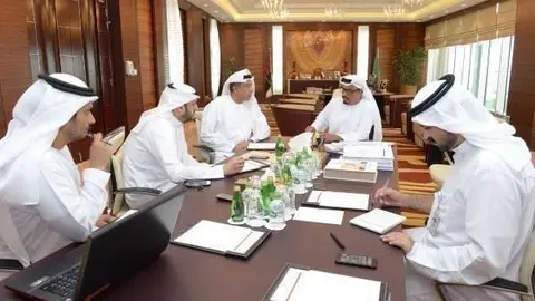 La idea fue aprobada en un curso de gestión de riesgos, durante una reunión que encabezó Tamim en su oficina de la Policía de Dubai. (WAM)