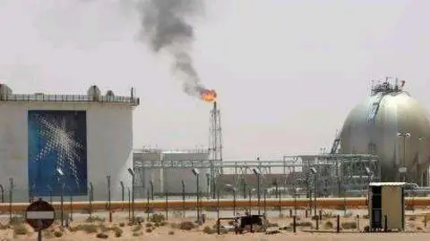 En la imagen de Reuters, una instalación petrolera de Saudi Aramco cerca de Riad.