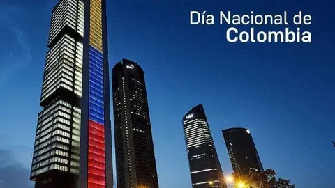 La Torre Cepsa propiedad de Abu Dhabi en Madrid con los colores de la bandera de Colombia.