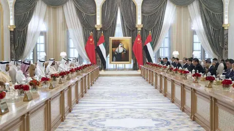 El presidente chino realiza una visita de Estado de tres días a EAU.