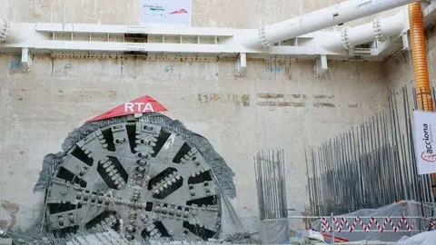 El grupo español Acciona construye la ampliación del Metro de Dubai.