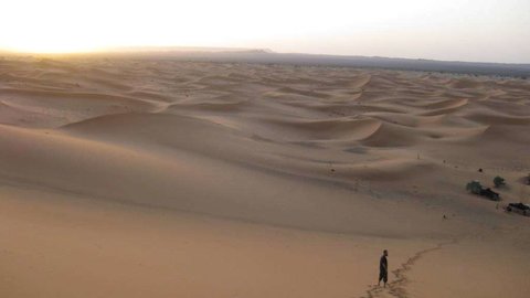 Una imagen del desierto de Abu Dhabi.