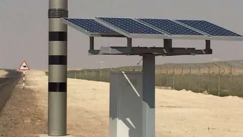 Uno de los nuevos radares solares instalados por la Policía de Abu Dhabi.
