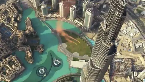 Una captura del vídeo del salto desde el Burj Khalifa.