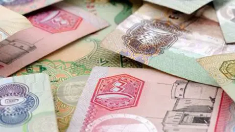 Billetes de dirhams de Emiratos Árabes. (Fuente externa)