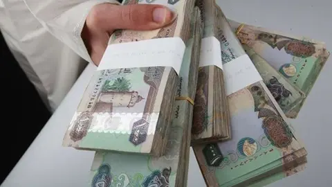 Fajos de billetes de dirhams de Emiratos Árabes. (Fuente externa)