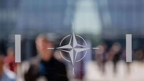 En la imagen de Bloomberg, el logo de la OTAN durante el encuentro de julio de 2018 en Bruselas.