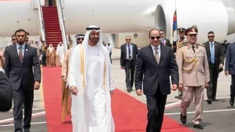 El príncipe heredero de Abu Dhabi ha su llegada a El Cairo este martes.