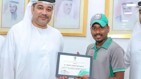 ENOC entregó un diploma al honrado trabajador. (Twitter)