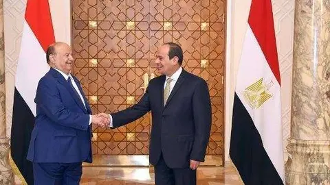 El presidente de Egipto, a la derecha de la imagen, antes del encuentro con el presidente de Yemen.