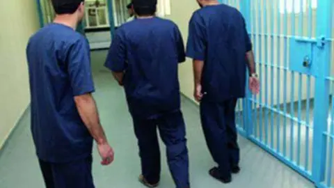 En la imagen de la agencia de noticias emiratí Wam, una cárcel del país.