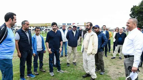El gobernante de Dubai en la carrera de caballos de resistencia del Reino Unido.