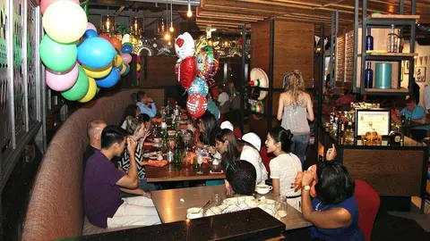 Ambiente en una fiesta mexicana celebrada en La Tablita. (E.C.)