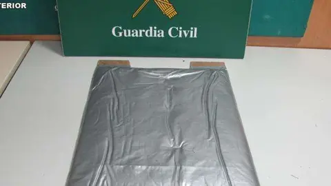 La Guardia Civil mostró imágenes de la droga confiscada.