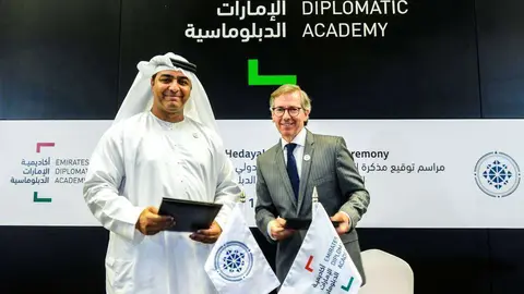 Maqsoud Kruse, director ejecutivo de Hedayah, y Bernardino Leon, director general de  la Escuela Diplomática de Emiratos.